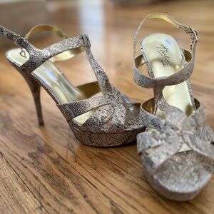 Thalia Sodi gold sandals
